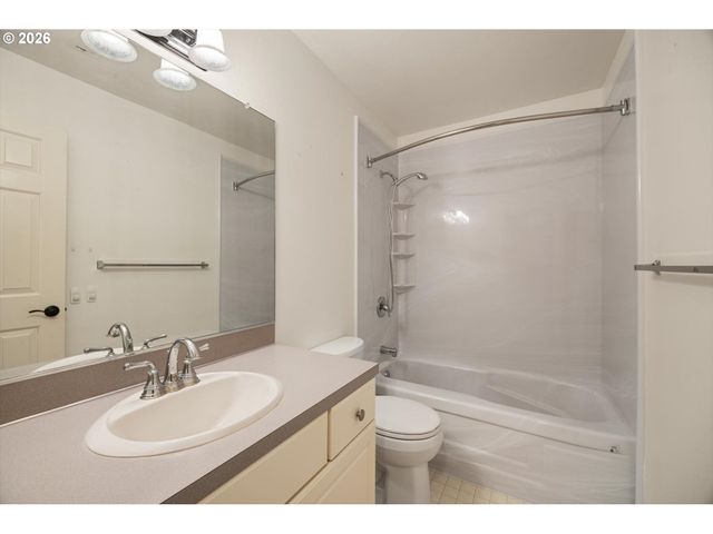 17226 Tualatin St, Lake Oswego, OR 97035