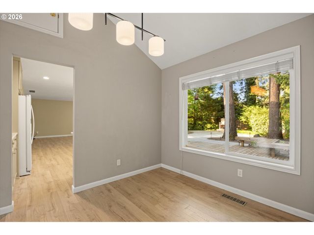 17226 Tualatin St, Lake Oswego, OR 97035