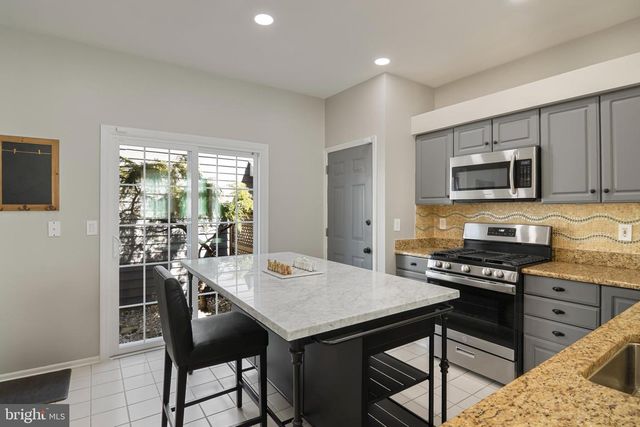 22 FAIRWAY BLVD, Monroe Township, NJ 08831