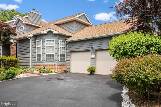 22 FAIRWAY BLVD, Monroe Township, NJ 08831