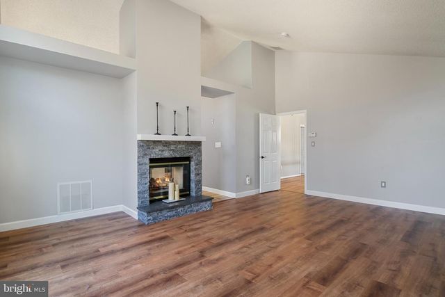 22 FAIRWAY BLVD, Monroe Township, NJ 08831