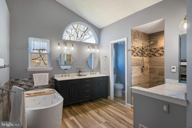 22 FAIRWAY BLVD, Monroe Township, NJ 08831