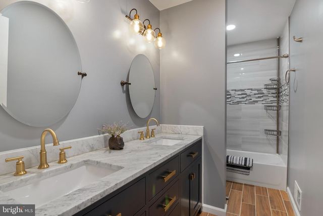 22 FAIRWAY BLVD, Monroe Township, NJ 08831