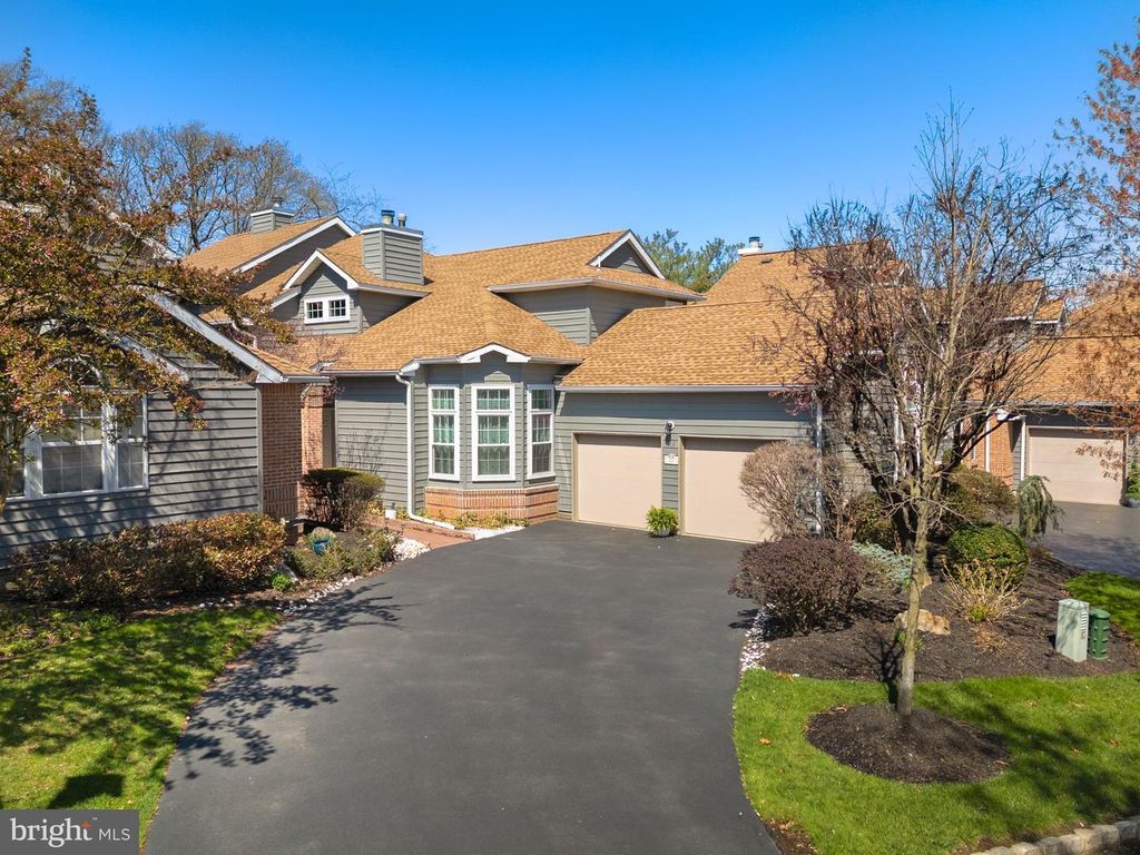 22 FAIRWAY BLVD, Monroe Township, NJ 08831