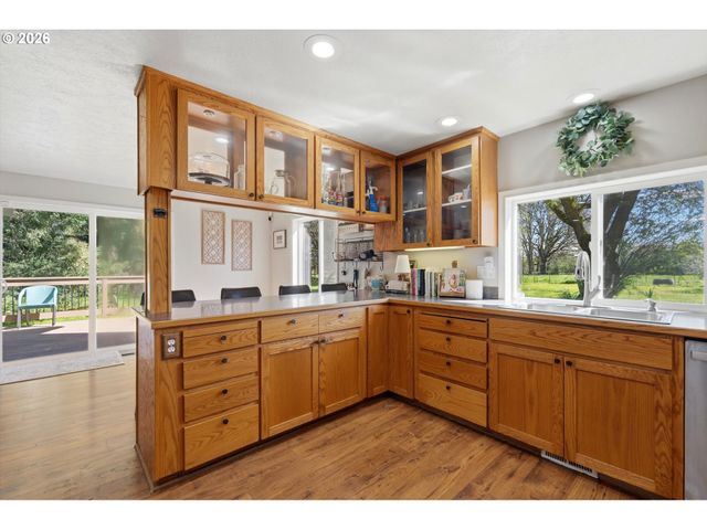 23032 Ne HAGEY Rd, Dundee, OR 97115