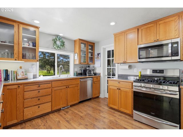 23032 Ne HAGEY Rd, Dundee, OR 97115