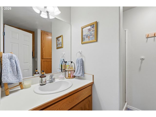 23032 Ne HAGEY Rd, Dundee, OR 97115