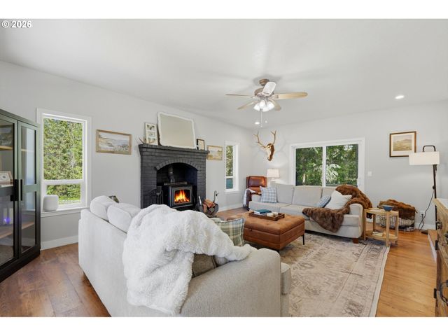 23032 Ne HAGEY Rd, Dundee, OR 97115