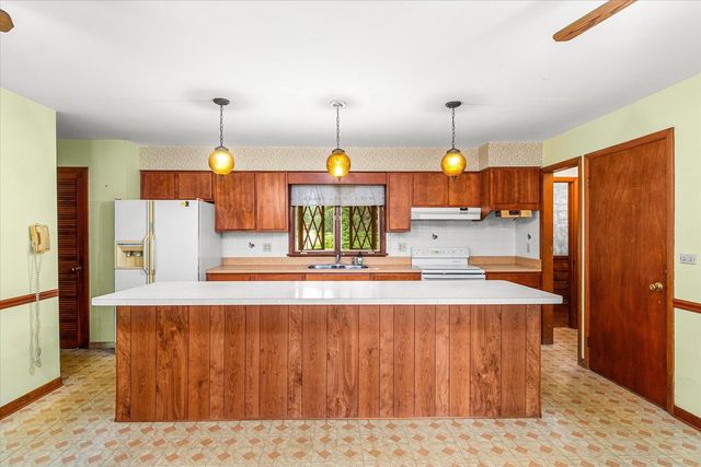 3S984 Oakland Lane, North Aurora, IL 60542