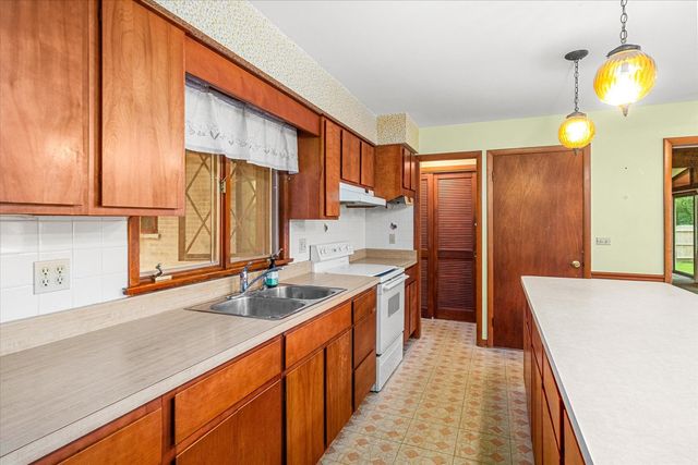 3S984 Oakland Lane, North Aurora, IL 60542