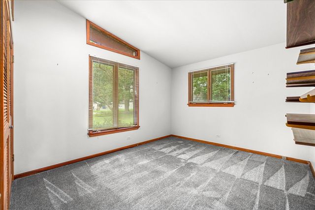 3S984 Oakland Lane, North Aurora, IL 60542