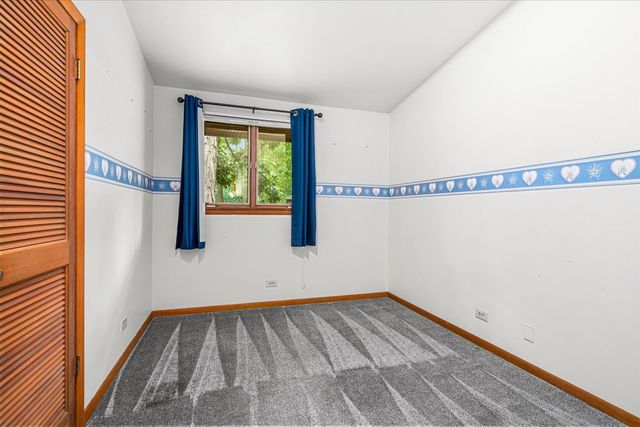 3S984 Oakland Lane, North Aurora, IL 60542
