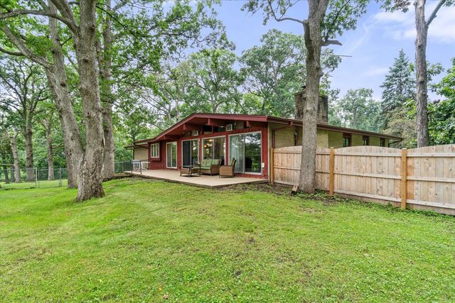 3S984 Oakland Lane, North Aurora, IL 60542