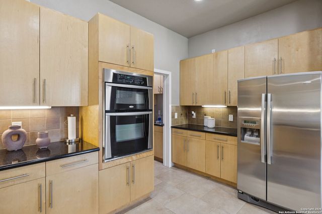 910 Silent Hollow, San Antonio, TX 78260