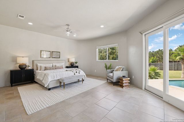 910 Silent Hollow, San Antonio, TX 78260