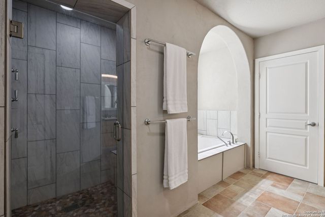 910 Silent Hollow, San Antonio, TX 78260