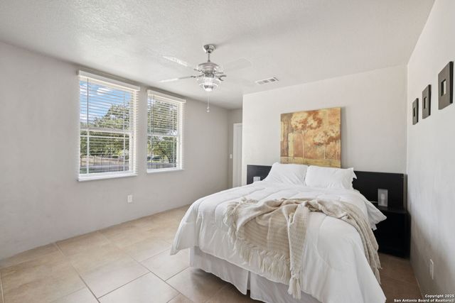 910 Silent Hollow, San Antonio, TX 78260