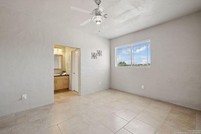 910 Silent Hollow, San Antonio, TX 78260