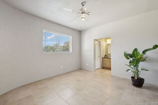 910 Silent Hollow, San Antonio, TX 78260
