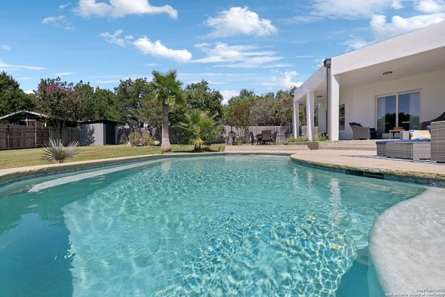 910 Silent Hollow, San Antonio, TX 78260