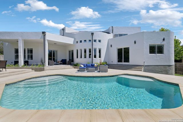 910 Silent Hollow, San Antonio, TX 78260