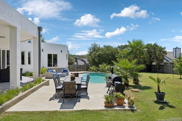 910 Silent Hollow, San Antonio, TX 78260