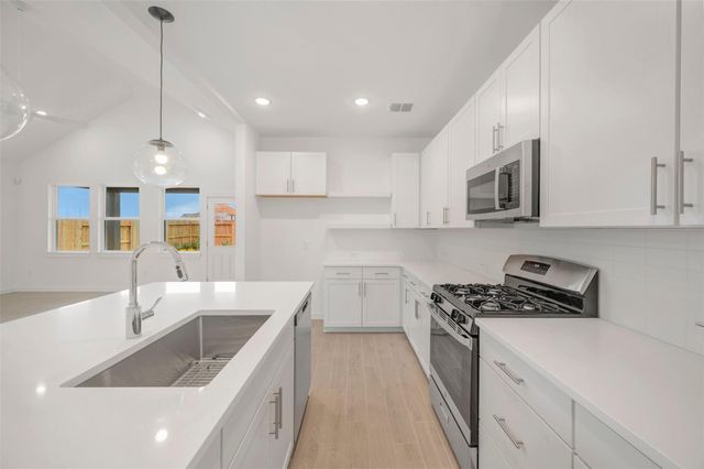 564 Day Station Drive, Dayton, TX 77535