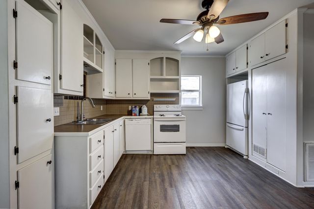 1324 E Hill Street, Joplin, MO 64801