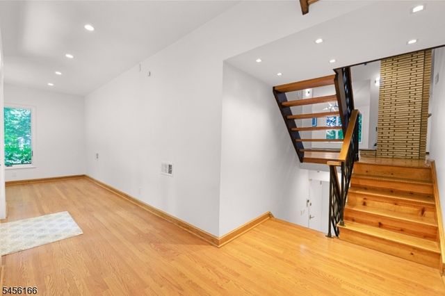1204 Johnston Dr, Watchung Boro, NJ 07069