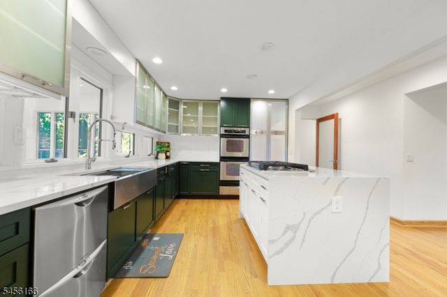 1204 Johnston Dr, Watchung Boro, NJ 07069