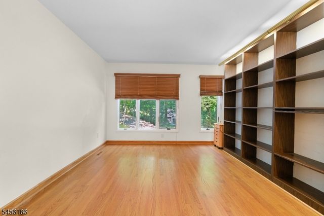 1204 Johnston Dr, Watchung Boro, NJ 07069