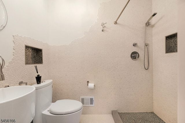 1204 Johnston Dr, Watchung Boro, NJ 07069