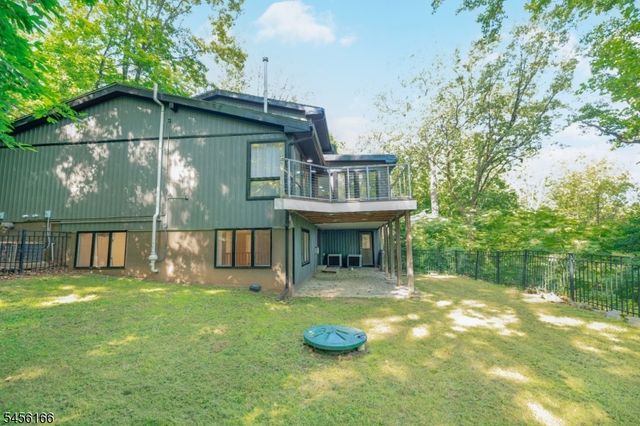1204 Johnston Dr, Watchung Boro, NJ 07069
