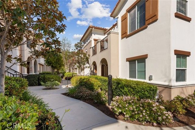 469 Country Club 114, Simi Valley, CA 93065