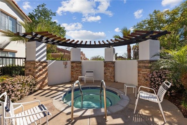 469 Country Club 114, Simi Valley, CA 93065