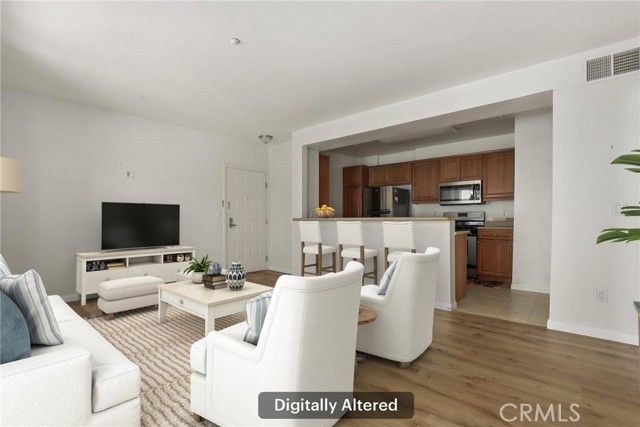 469 Country Club 114, Simi Valley, CA 93065