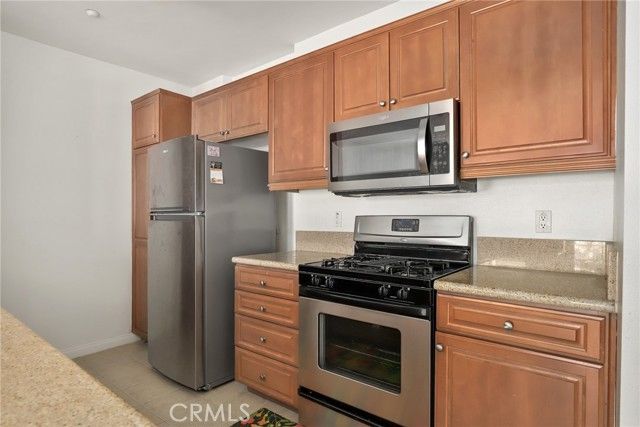 469 Country Club 114, Simi Valley, CA 93065