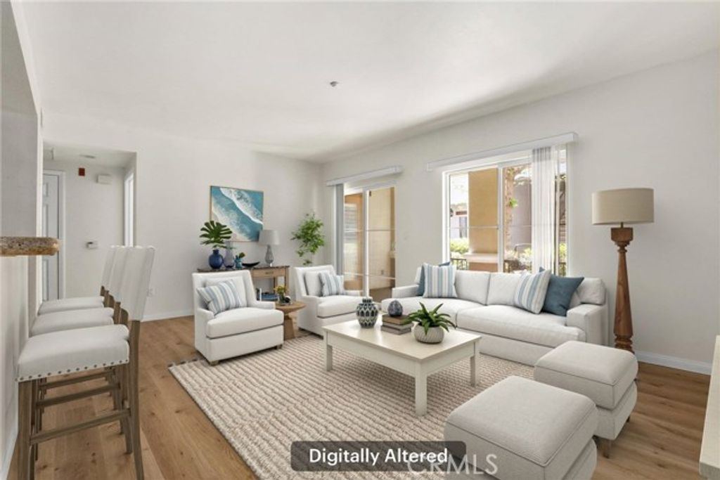 469 Country Club 114, Simi Valley, CA 93065