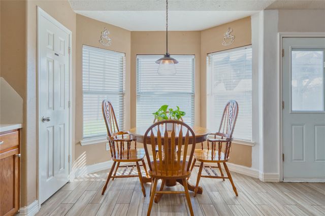 1527 Country Club Cove Dr, Baytown, TX 77521