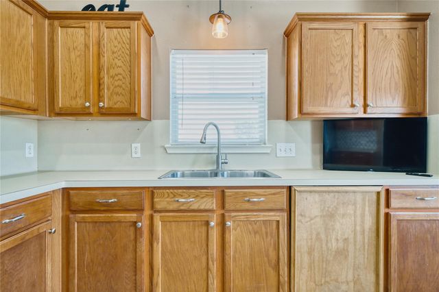 1527 Country Club Cove Dr, Baytown, TX 77521