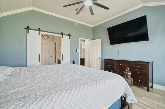 1527 Country Club Cove Dr, Baytown, TX 77521