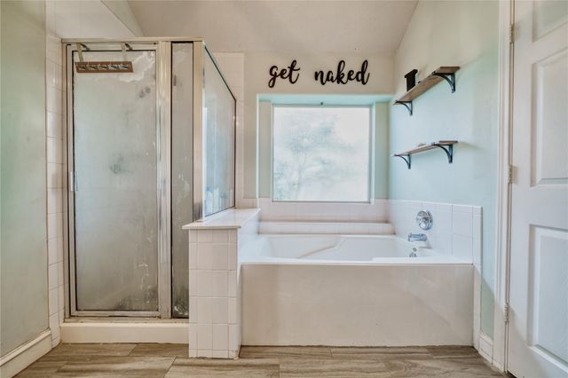 1527 Country Club Cove Dr, Baytown, TX 77521