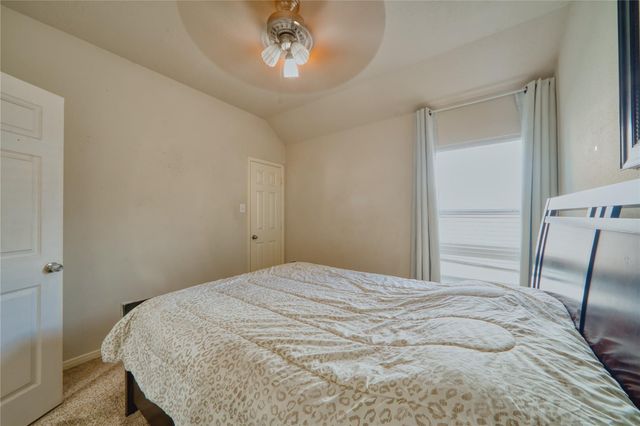 1527 Country Club Cove Dr, Baytown, TX 77521