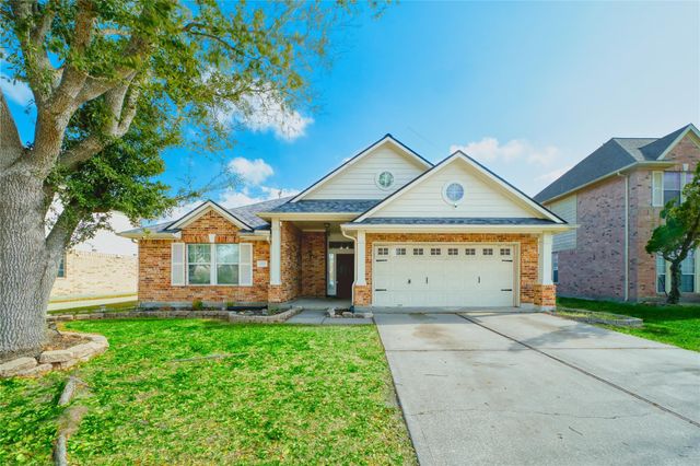 1527 Country Club Cove Dr, Baytown, TX 77521