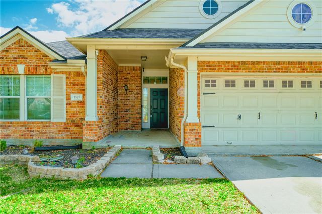 1527 Country Club Cove Dr, Baytown, TX 77521