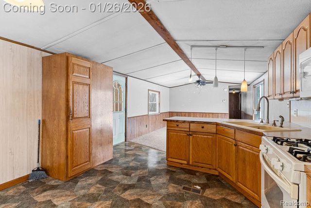 5246 Nicholson Road, Fowlerville, MI 48836