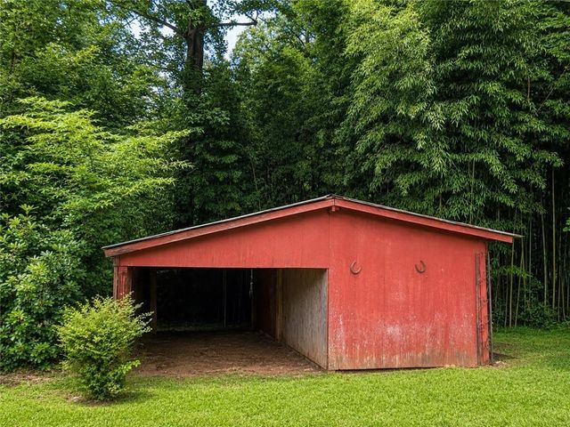 172 Raymond Carson, Newnan, GA 30265