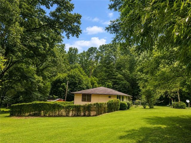 172 Raymond Carson, Newnan, GA 30265