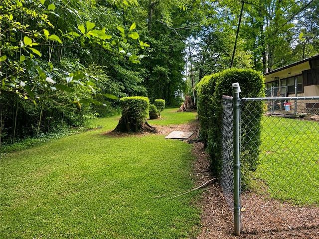 172 Raymond Carson, Newnan, GA 30265