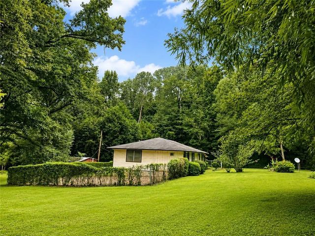 172 Raymond Carson, Newnan, GA 30265